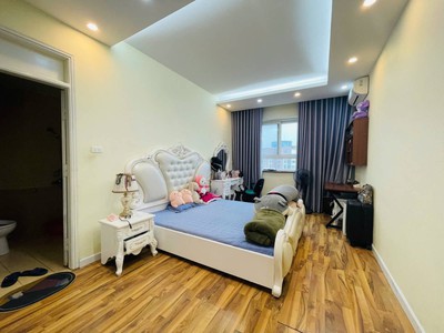 Chính chủ bán gấp ch chung cư lô góc, dt 147m2, 3pn, hoàng đạo thúy, cầu giấy 9,0 tỷ. 2