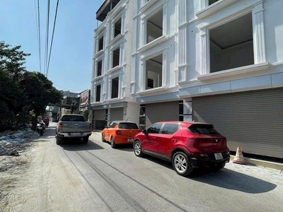 Năm mới bán nhà cũ 90m, mt  8m, ô tô tránh, kinh doanh siêu chất giá chỉ hơn 1  tỷ tại la phù 0