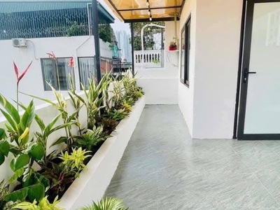Năm mới bán nhà cũ 90m, mt  8m, ô tô tránh, kinh doanh siêu chất giá chỉ hơn 1  tỷ tại la phù 1
