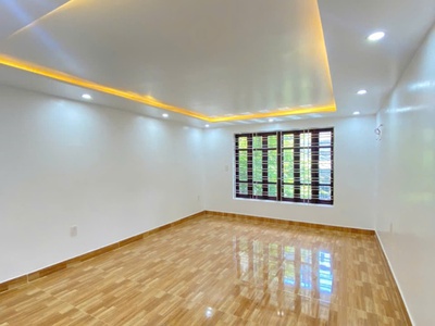 N2510. C.H.O T.H.U.Ê N.H.À sân cổng riêng ở Trần Nguyên Hãn 4