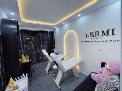 Sang nhượng cửa hàng nail mi, cửa hàng mới tinh vừa sửa xong , full đồ decor 0