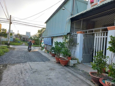 Cần bán gấp 5 ki - ốt đang cho thuê và nhà 1 tầng  tại ấp 3, long định, cần đước 2