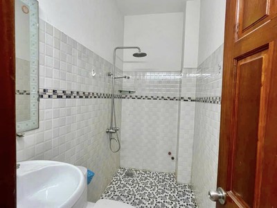 Nhà 3 lầu quang trung, p14 4x14m hẻm xe hơi 3