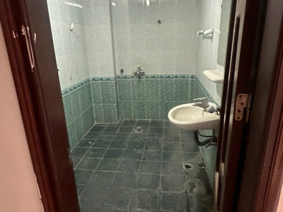 Cho thuê nhà 5 tầng,1 tum, 9 phòng ngủ, vệ sinh khép kín ,phố hoàng ngân 2