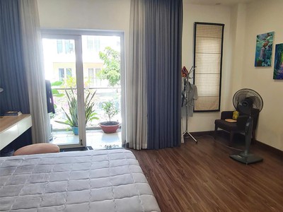 Bán nhà phố melosa khang điền, dt 100m2, 3 tầng, 4 pn, nội thất đẹp, giá 11 tỷ tl 3