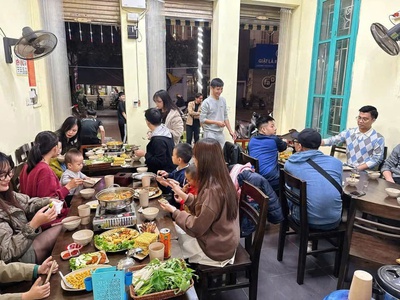 Do mình có việc chuyển đi nên cần sang nhượng lại mặt bằng kinh doanh tại phố hòa mã 2
