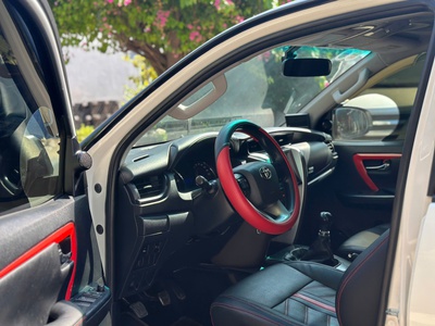 Bán Toyota Fortuner 2020, số sàn, máy dầu, màu trắng. 5
