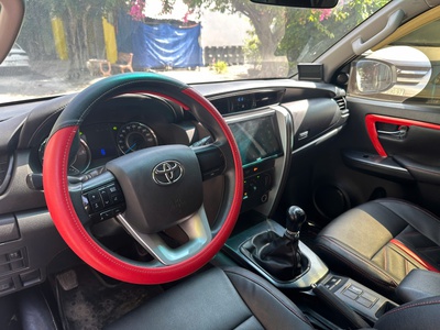 Bán Toyota Fortuner 2020, số sàn, máy dầu, màu trắng. 8