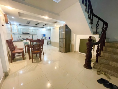 Cho thuê nhà Văn Cao 6 p.ngủ khép kín, DT: 75m2. 3