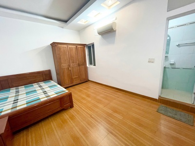 Cho thuê nhà Văn Cao 6 p.ngủ khép kín, DT: 75m2. 6