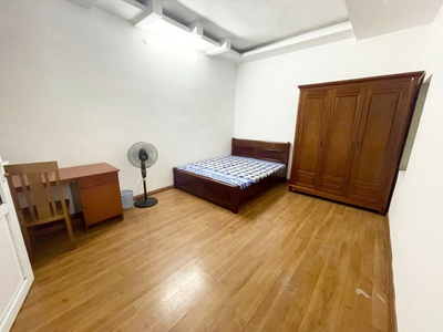 Cho thuê nhà Văn Cao 6 p.ngủ khép kín, DT: 75m2. 1