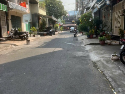 Bán gấp nhà MTNB 8m Minh Phụng, P.9, Q.11 2