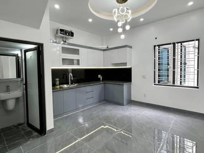 Nhà xây độc lập có sân riêng để xe thoải mái,  khung cộc chắc chắn thiết kế hiện đại 4