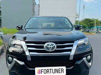 Bán xe Toyota Fortuner 2018, số tự động, máy xăng 2.7V 4x4, màu đen. 0