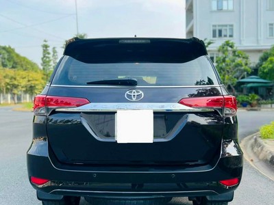Bán xe Toyota Fortuner 2018, số tự động, máy xăng 2.7V 4x4, màu đen. 1