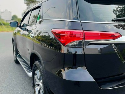 Bán xe Toyota Fortuner 2018, số tự động, máy xăng 2.7V 4x4, màu đen. 3
