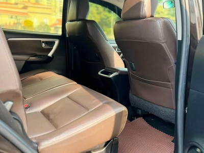Bán xe Toyota Fortuner 2018, số tự động, máy xăng 2.7V 4x4, màu đen. 8