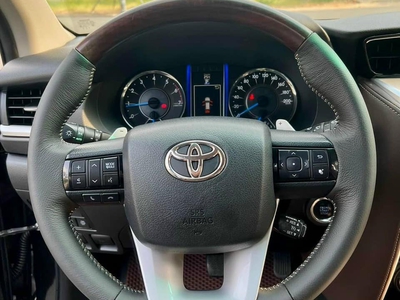 Bán xe Toyota Fortuner 2018, số tự động, máy xăng 2.7V 4x4, màu đen. 9