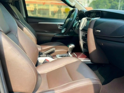 Bán xe Toyota Fortuner 2018, số tự động, máy xăng 2.7V 4x4, màu đen. 10