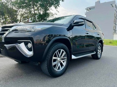 Bán xe Toyota Fortuner 2018, số tự động, máy xăng 2.7V 4x4, màu đen. 5