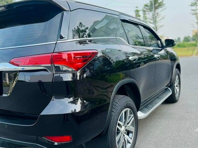 Bán xe Toyota Fortuner 2018, số tự động, máy xăng 2.7V 4x4, màu đen. 6