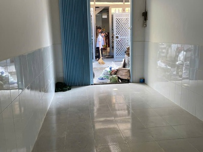 Phòng trọ 1,8 triêụ mặt tiền hẻm đối diện trường châu văn liêm 0
