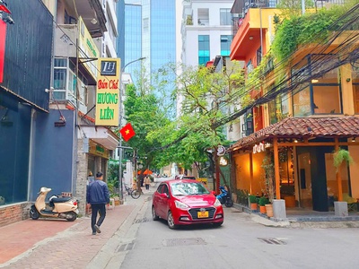 Bán nhà mặt ngõ hoàng cầu, đống đa. ngõ nông, ô tô dừng đỗ. dt 51m x 5 tầng x mt 4m 1