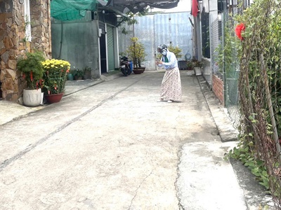 Bán đất gấp, p lô, hẻm xe hơi, linh xuân thủ đức, dt 82 m2 5.2 x 16 , giá chỉ 3.95ty 4