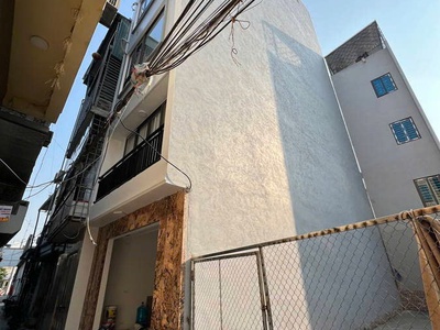 Nhà mới ở ngay phố đàm quang trung,52m2,6 tầng, mặt tiền  4.25m, 9.8 tỷ. long biên. 0