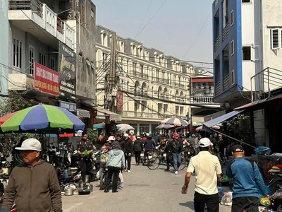 Nhà mặt đường chợ hàng buôn bán kinh doanh tốt. chỉ hơn 6 tỷ 0