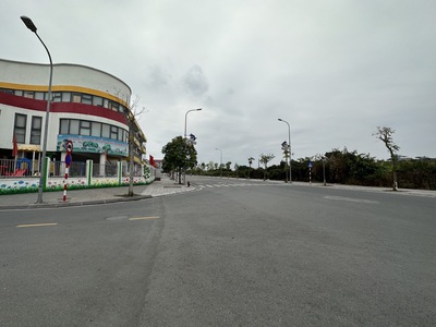 Đất xây kinh doanh - văn phòng   chung cư mini đường lớn vỉa hè long biên 1