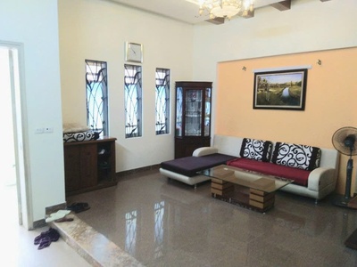 Chính chủ cho thuê nhà 3 tầng giá rẻ, thiết kế hiện đại tại số 61, lương ngọc quyến, thành phốthanh 1