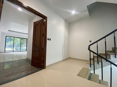 Bán nhanh nhà 50m 5 tầng, mt  7m, phân lô, ô tô chạy vòng quanh, thang máy chạy vù vù, giá chỉ 18.7 2