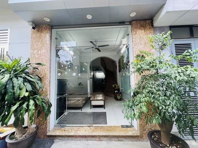 Cho thuê nhà nguyên căn 40m2, xây 4 tầng, 2 phòng/tầng, CHÍNH CHỦ, miễn trung gian, Lạc Long Quân 0