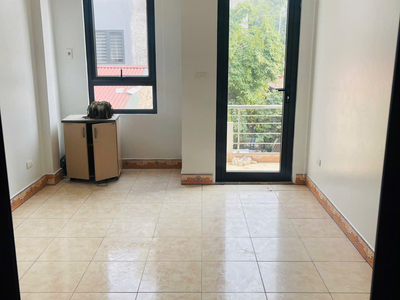 Cho thuê nhà nguyên căn 40m2, xây 4 tầng, 2 phòng/tầng, CHÍNH CHỦ, miễn trung gian, Lạc Long Quân 9