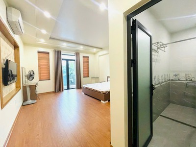 Cho thuê nhà Văn Cao, DT: 83m2, 7 p.ngủ khép kín. 7