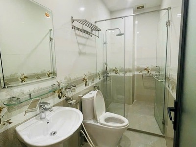 Cho thuê nhà Văn Cao, DT: 83m2, 7 p.ngủ khép kín. 8