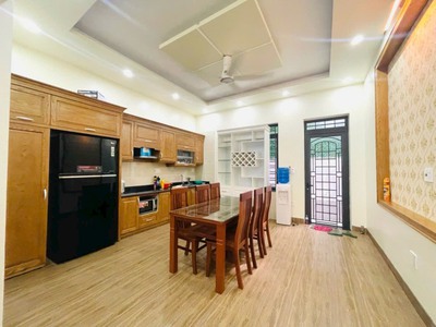 Cho thuê nhà Văn Cao, DT: 83m2, 7 p.ngủ khép kín. 2