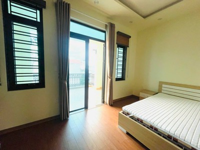 Cho thuê nhà Văn Cao, DT: 83m2, 7 p.ngủ khép kín. 4