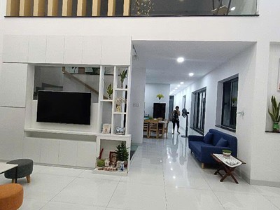 Cần bán gấp nhà mặt tiền 134m2 tại phường phước quận 9 bình xetải đậu thoải mái. 0