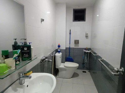 Cần bán gấp nhà mặt tiền 134m2 tại phường phước quận 9 bình xetải đậu thoải mái. 3