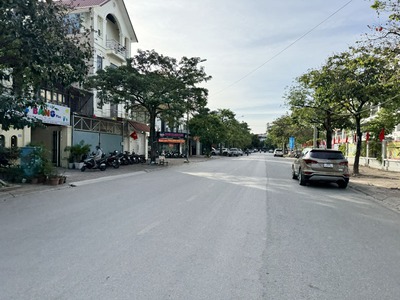 Chuyển công tác bán 140m2 đất mặt phố Nguyễn Khiêm Ích, KĐT 31ha Trâu Quỳ. View doanh trại Quân Đội 8