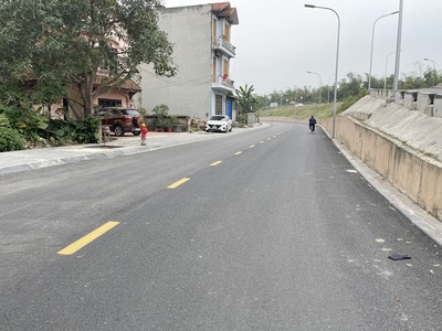 Chính chủ cần bán 214,7m2 đất đường đê Vàng, Phúc Lợi. Khổ đất đẹp, không lỗi phong thủy 0