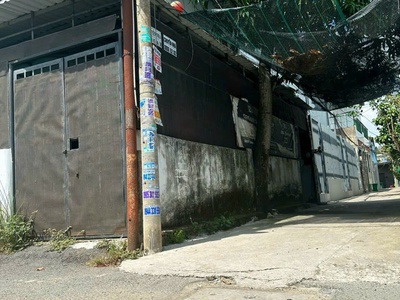 Nhà góc 2 mặt tiền đường 898 phú hữu DT 72m giá tốt 0