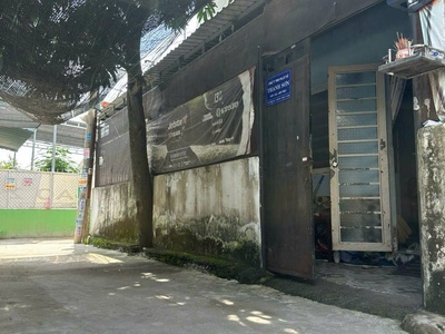 Nhà góc 2 mặt tiền đường 898 phú hữu DT 72m giá tốt 1