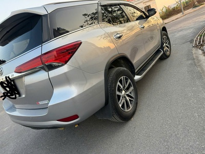 Toyota Fortuner 2.7V đời 2017 máy xăng 2 cầu còn rất mới 3