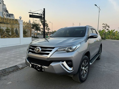 Toyota Fortuner 2.7V đời 2017 máy xăng 2 cầu còn rất mới 1