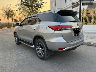 Toyota Fortuner 2.7V đời 2017 máy xăng 2 cầu còn rất mới 4