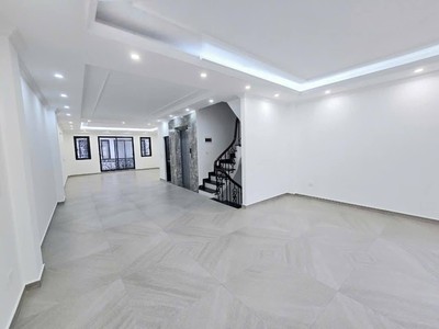 Tòa vp 8 tầng hoàng ngân, cầu giấy 65m2, ô tô tránh, vỉa hè, 33 tỷ 2