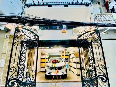 Nhà đẹp ở luôn ở la thành, đống đa diện tích 52m2, 4 tầng, mặt tiền 4.8m, gara oto, giá 18.5 tỷ 0